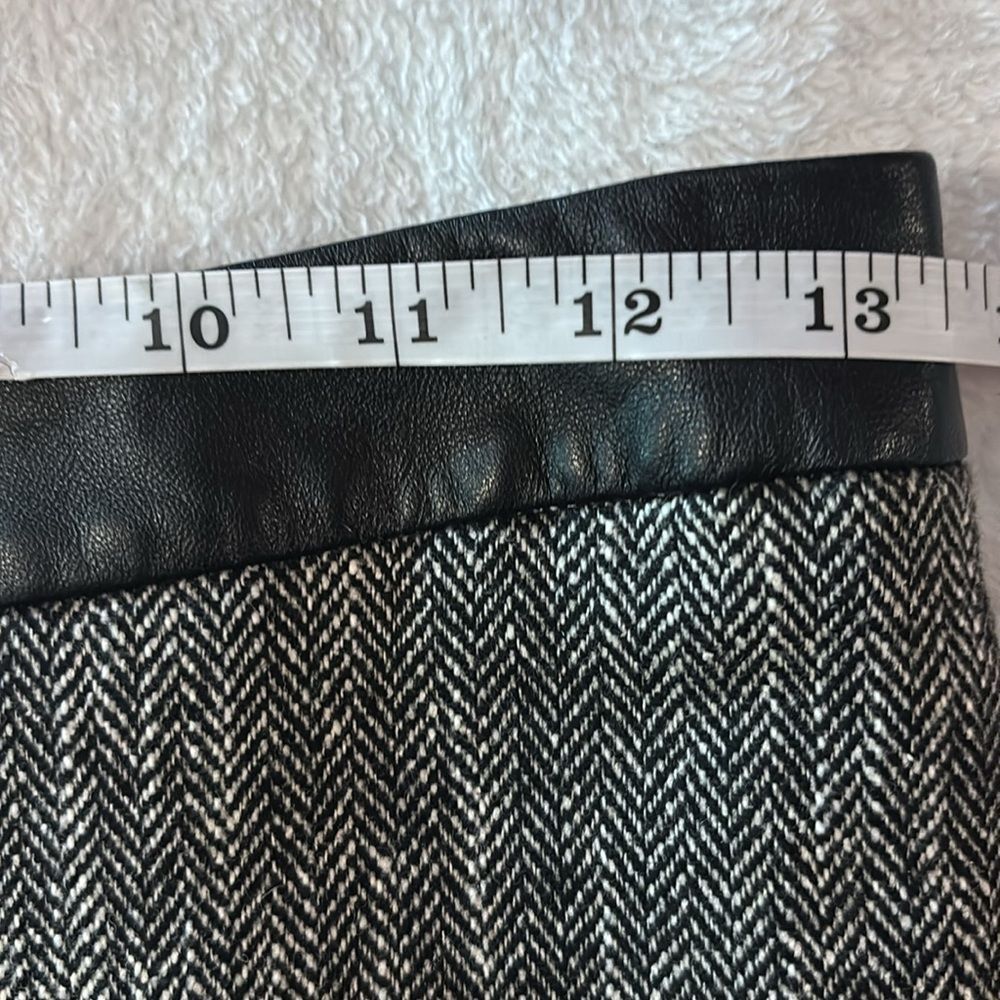Bebe black and white herringbone pencil skirt with leather waistband. Sz 4 - Picture 5 of 8
